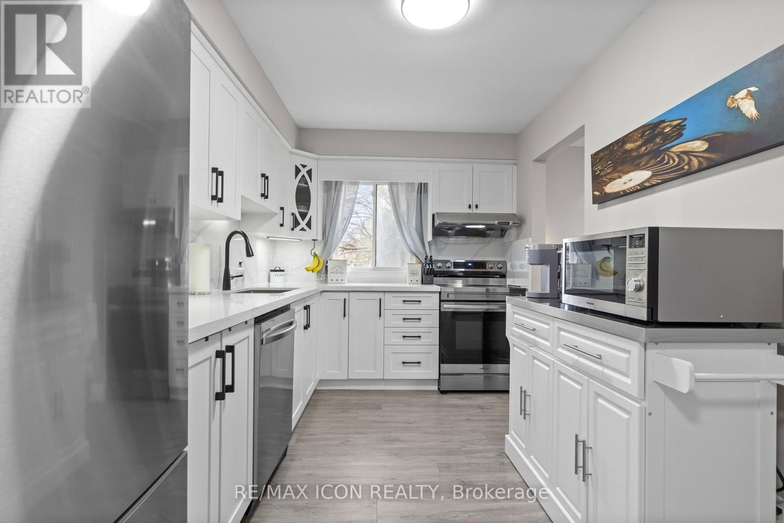 210 - 30 HUGO CRESCENT Image 2