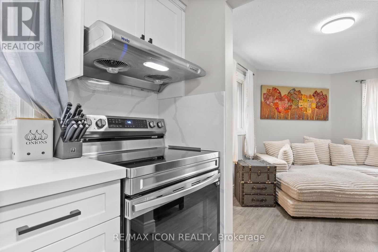 210 - 30 HUGO CRESCENT Image 5