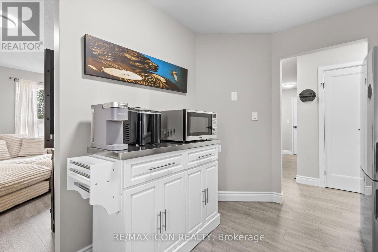 210 - 30 HUGO CRESCENT Image 6