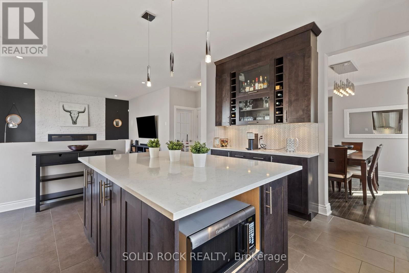 422 MERCURY STREET EAST Image 13