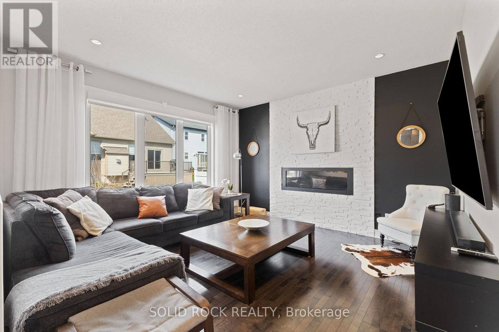 422 MERCURY STREET EAST Image 14