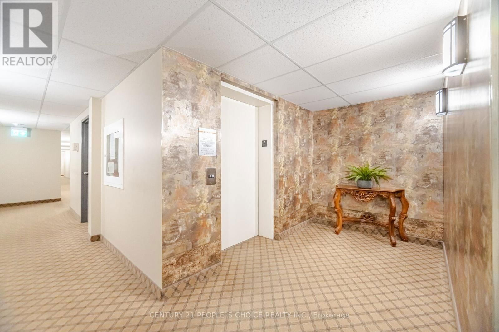 308 - 990 GOLF LINKS ROAD Image 5