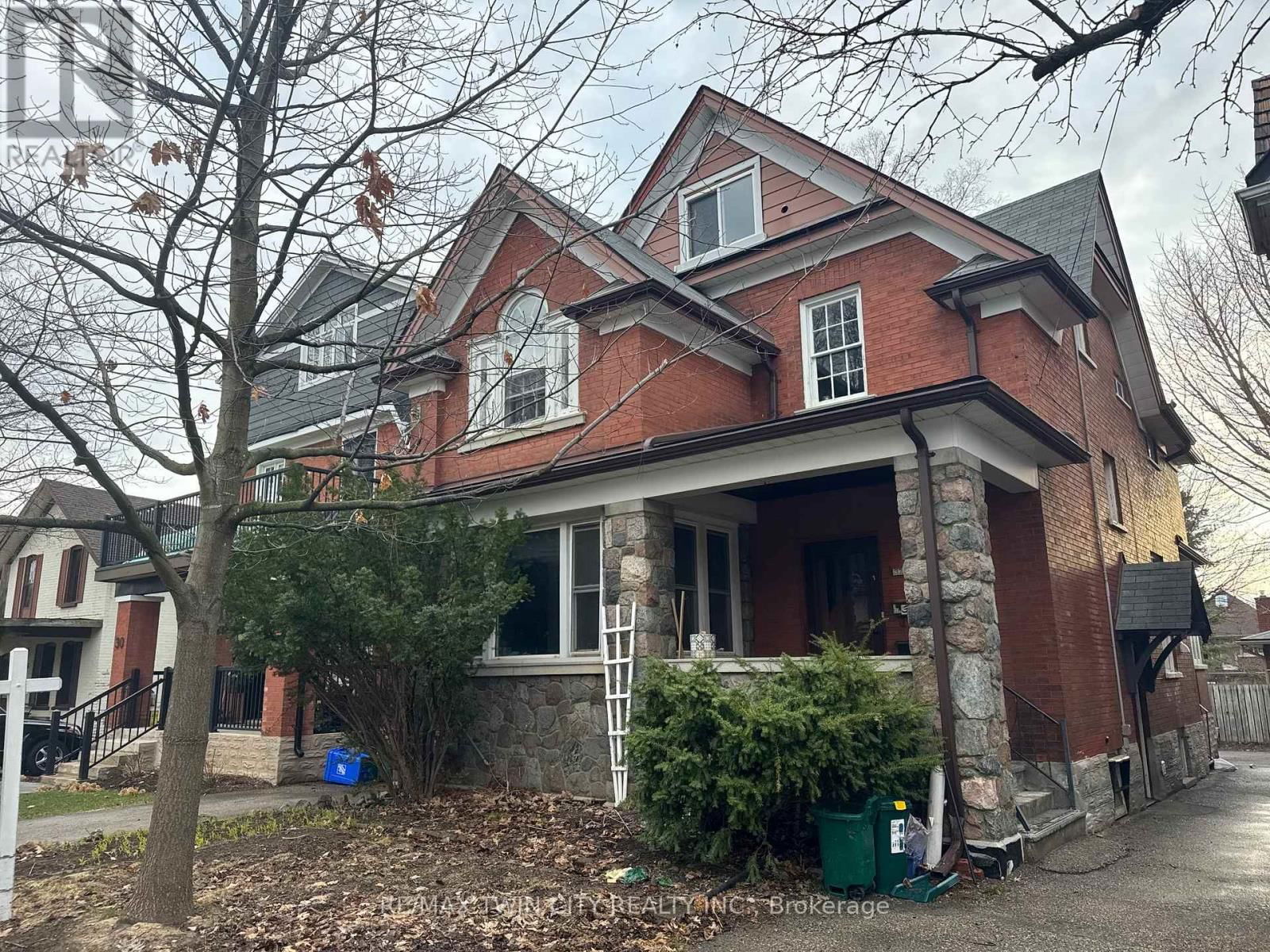 32 SIMEON STREET Image 1