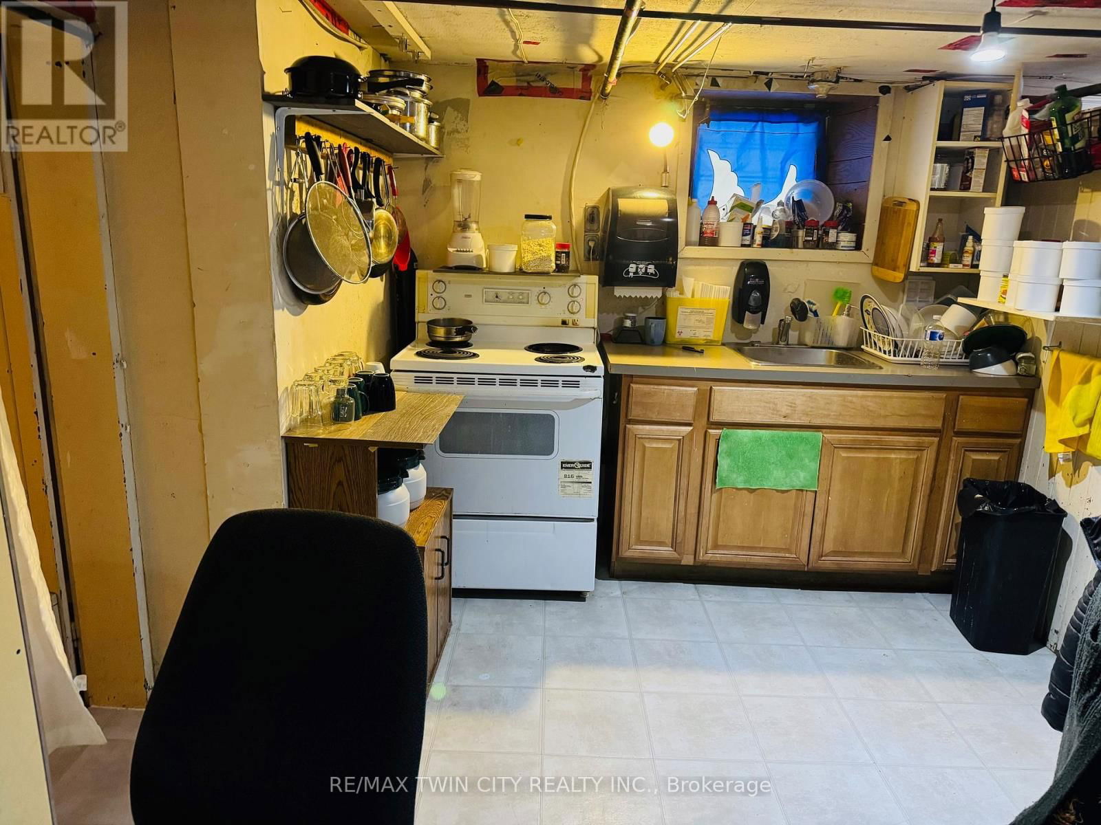 32 SIMEON STREET Image 19