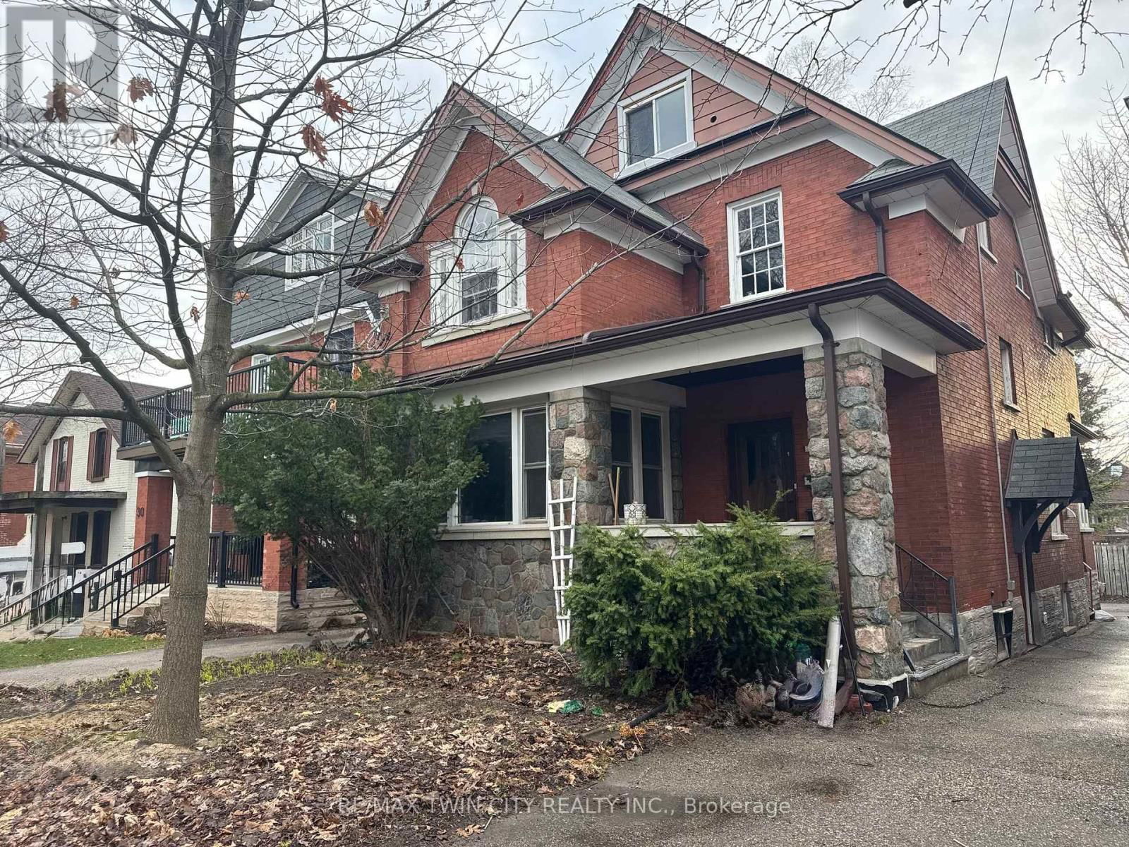 32 SIMEON STREET Image 25