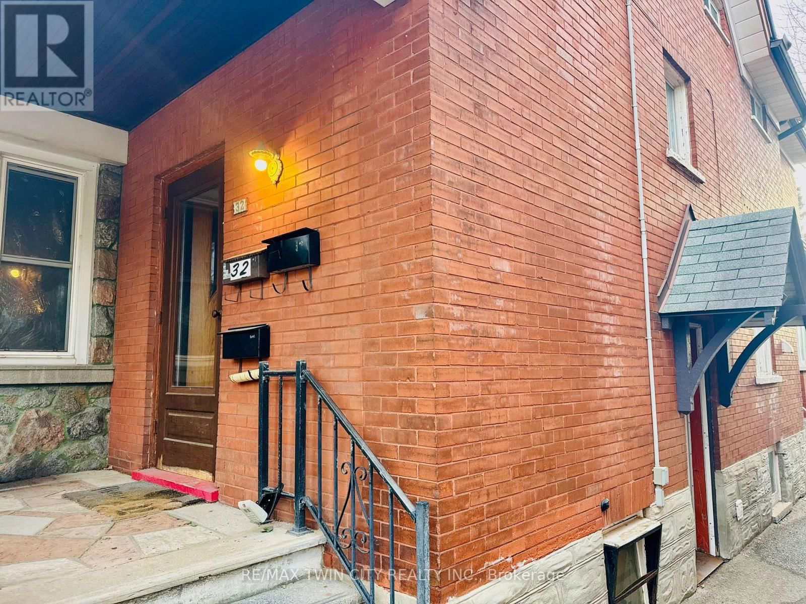 32 SIMEON STREET Image 26