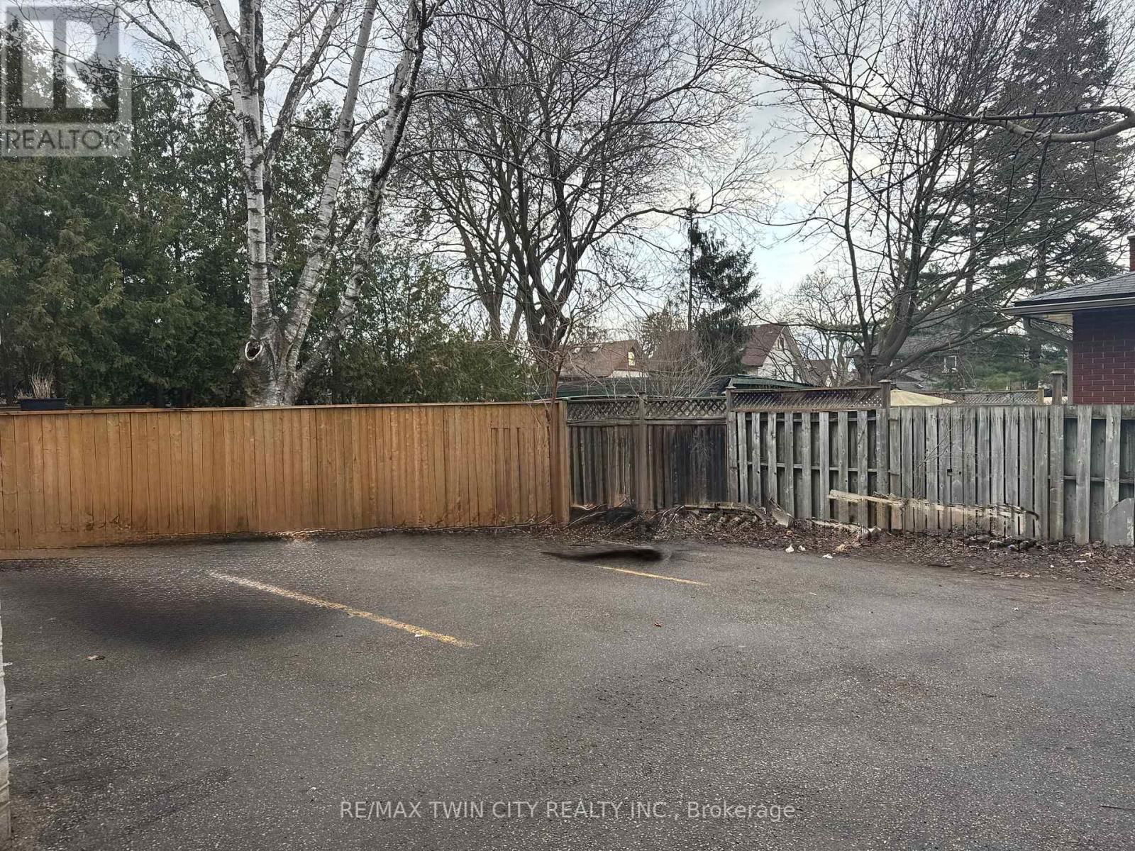 32 SIMEON STREET Image 27