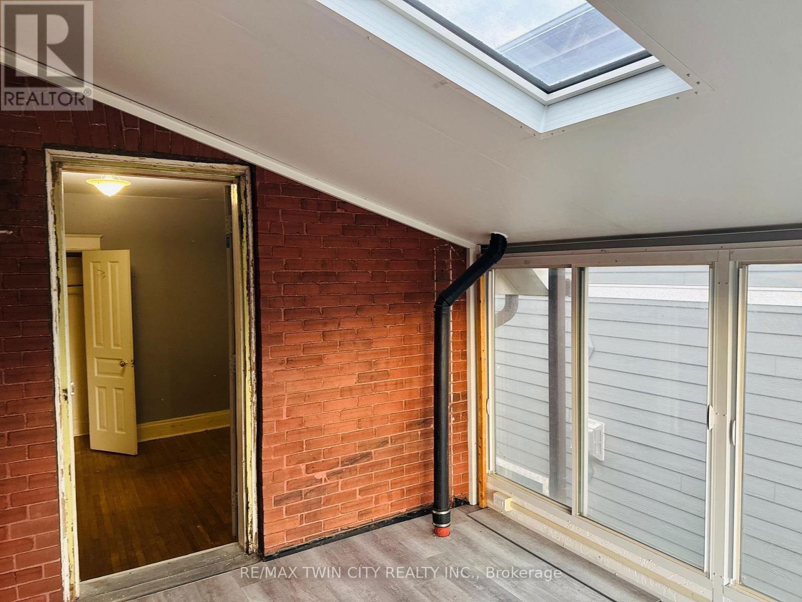 32 SIMEON STREET Image 34