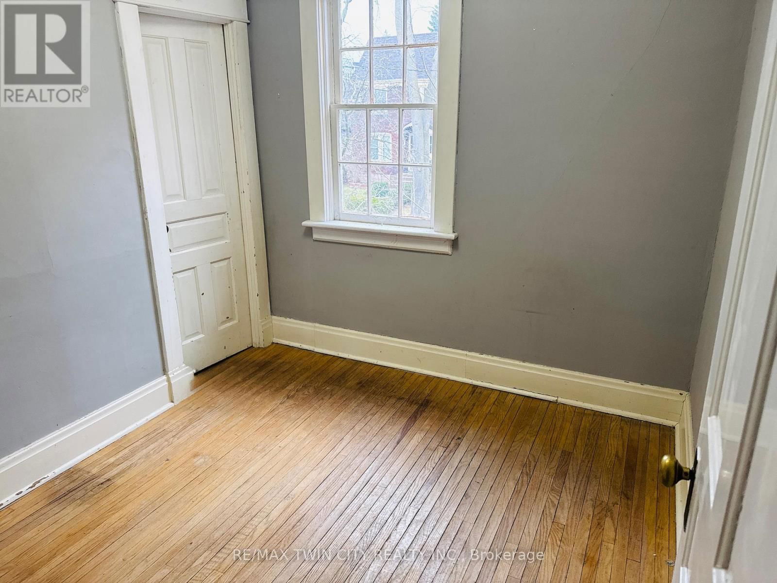 32 SIMEON STREET Image 38