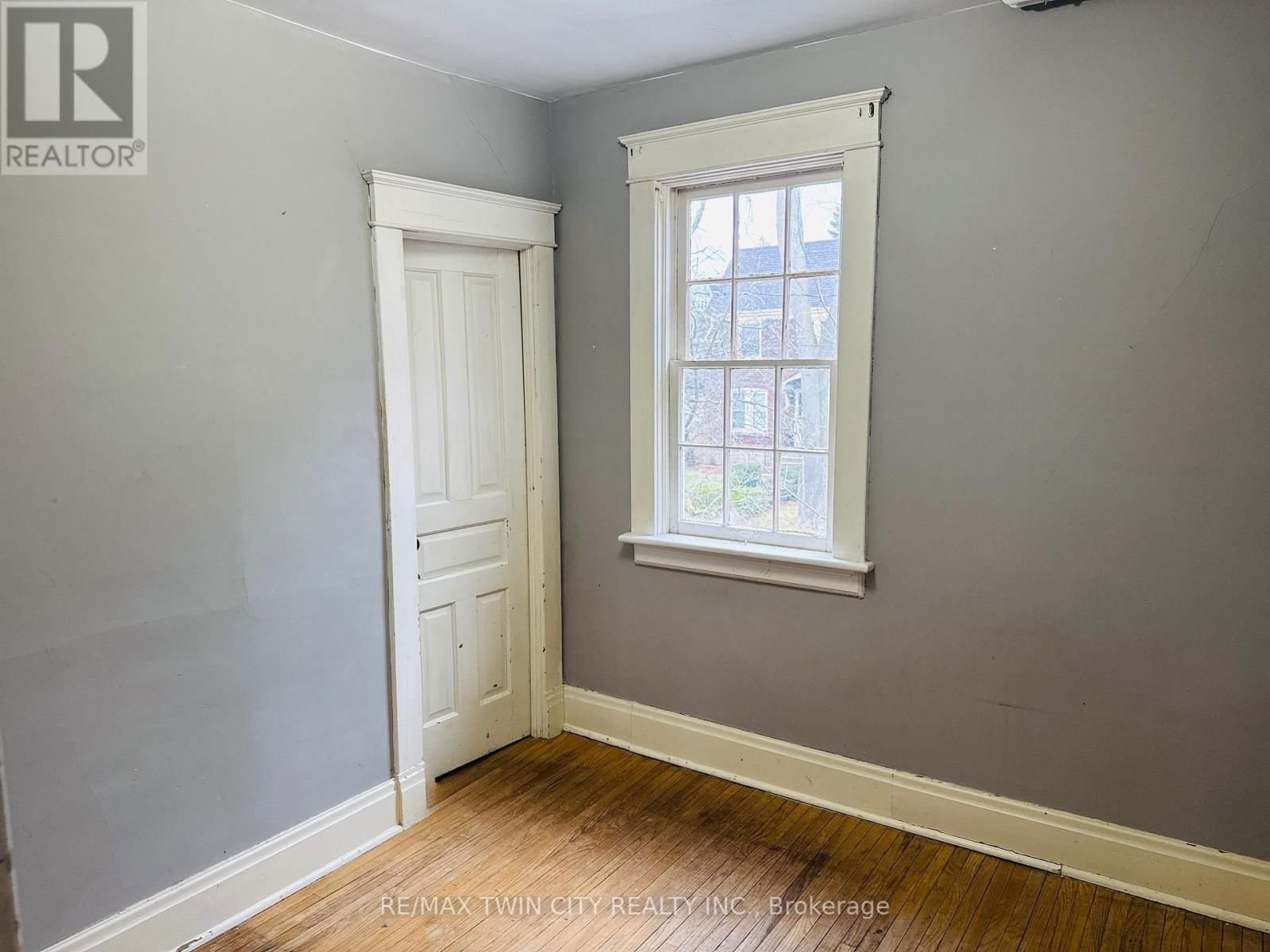 32 SIMEON STREET Image 39