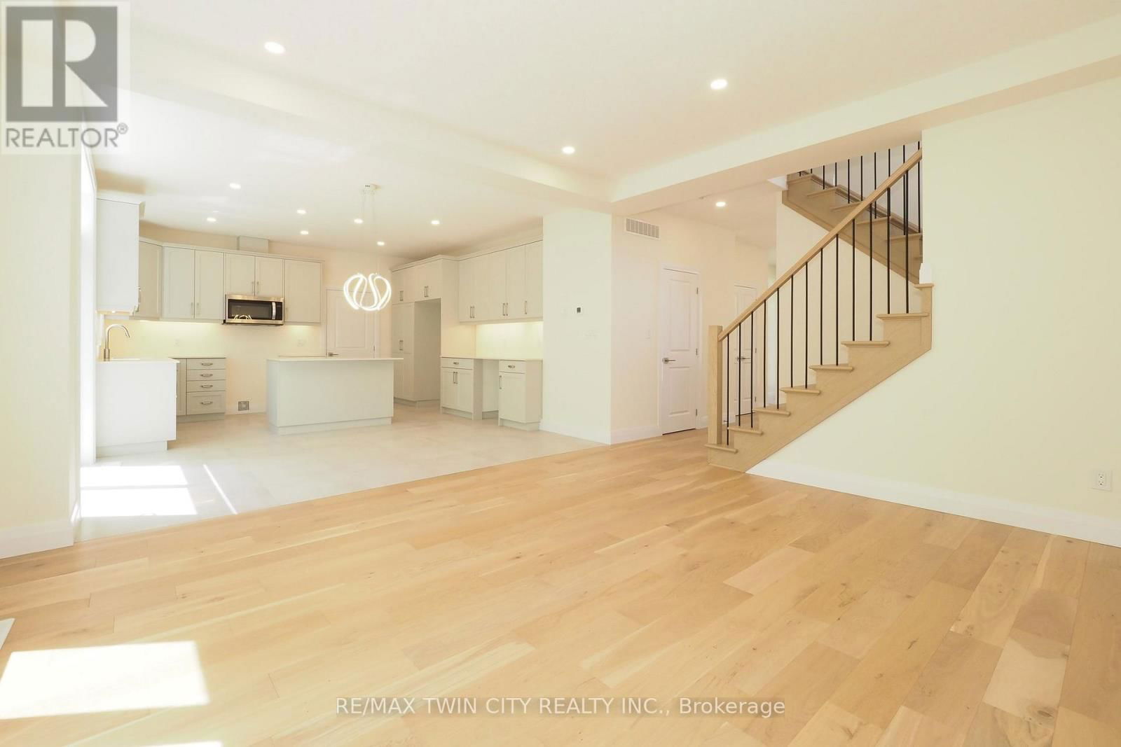 220 JEFFREY PLACE Image 12