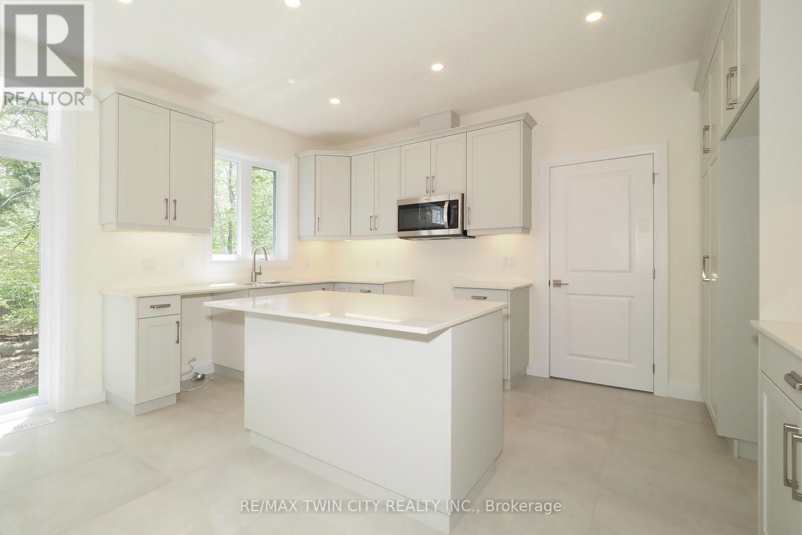 220 JEFFREY PLACE Image 15
