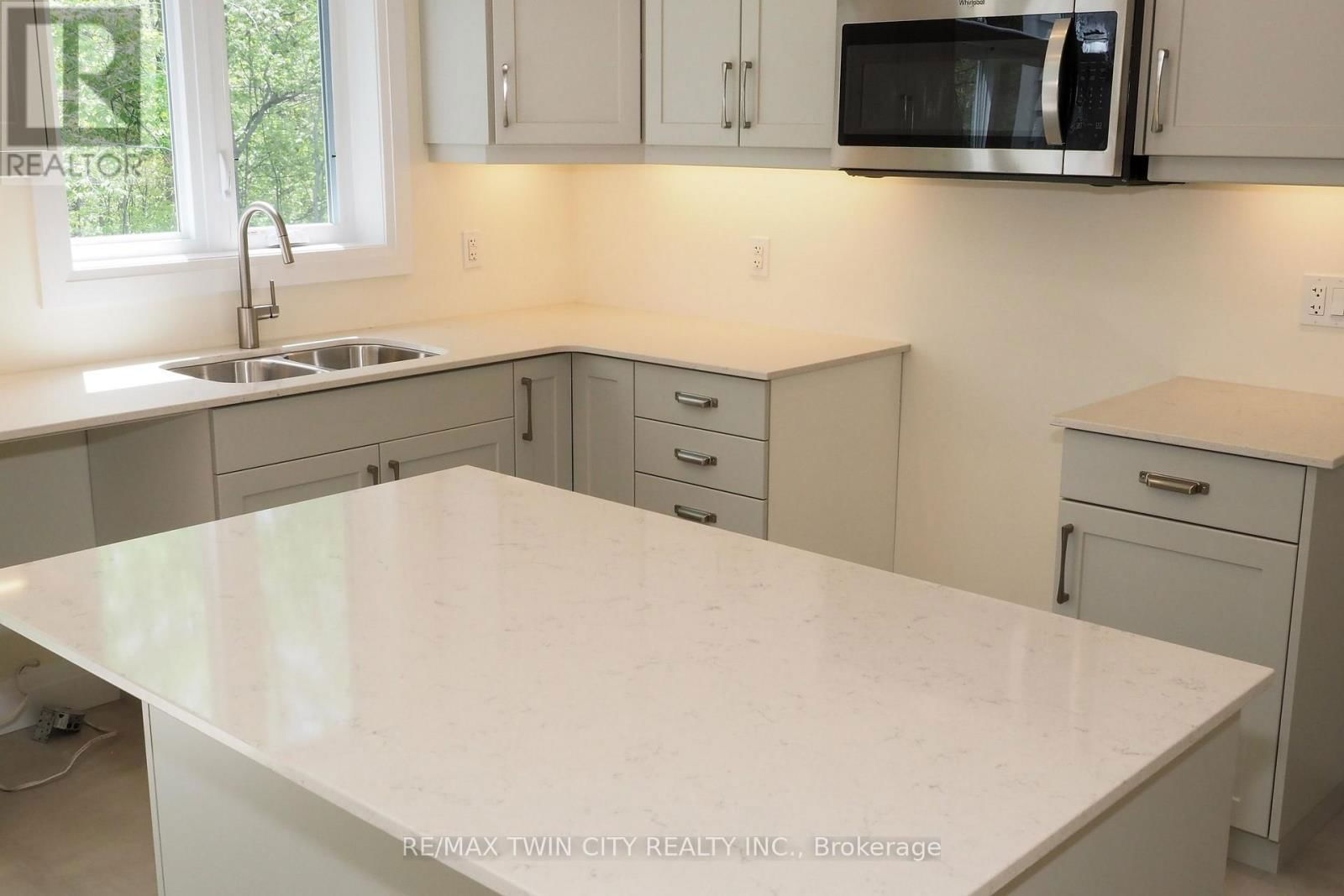 220 JEFFREY PLACE Image 17