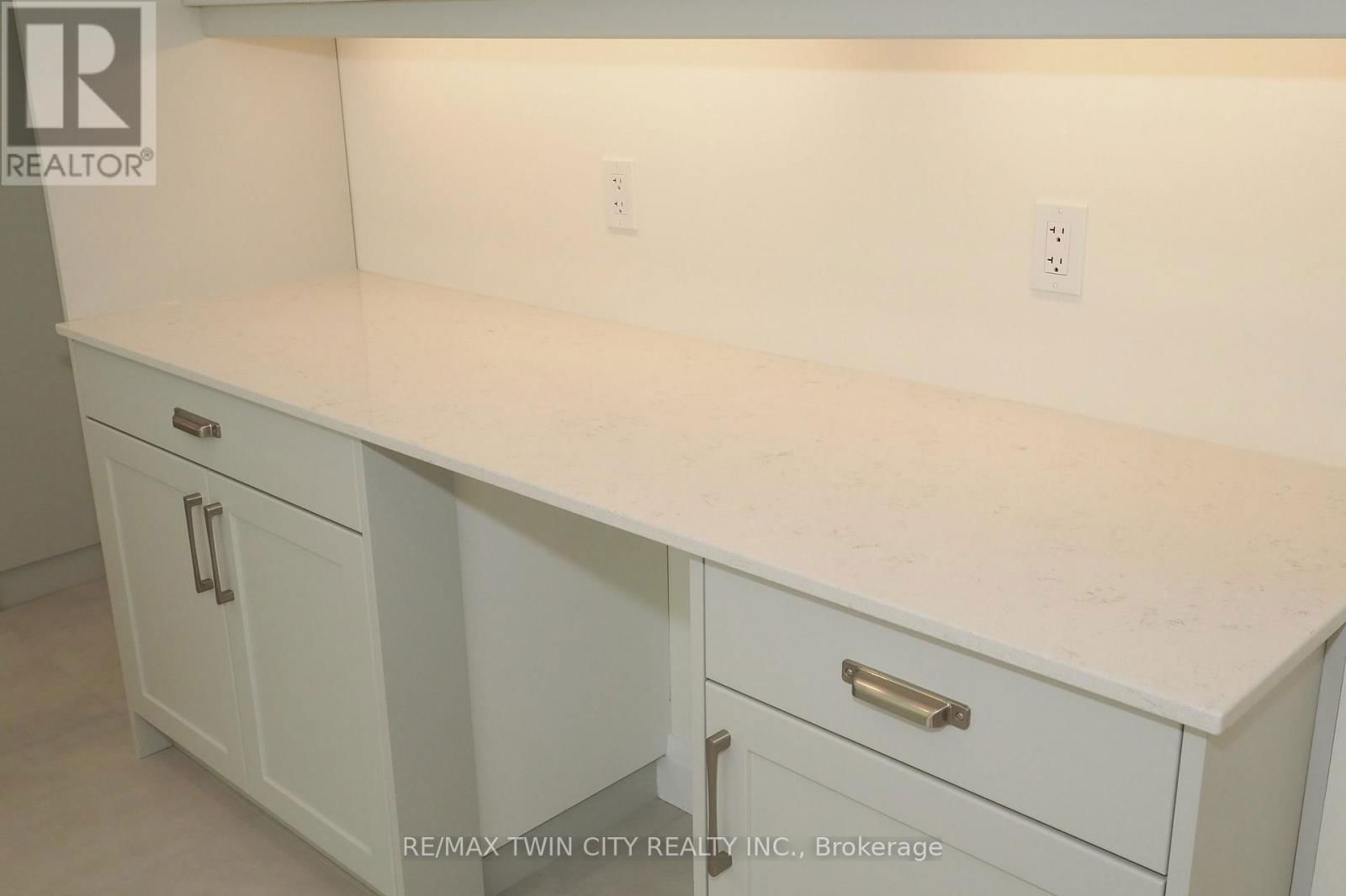 220 JEFFREY PLACE Image 20