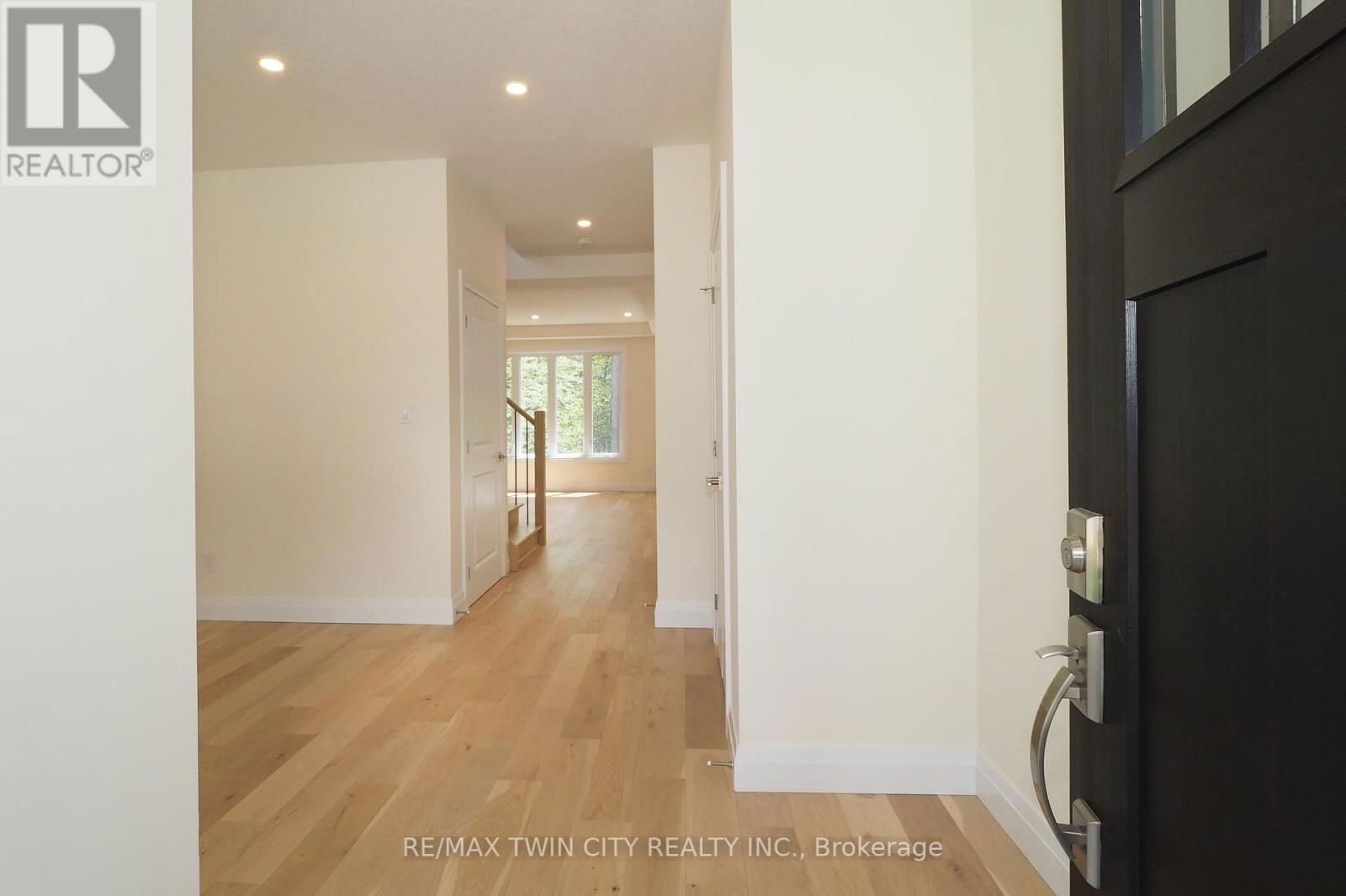 220 JEFFREY PLACE Image 3