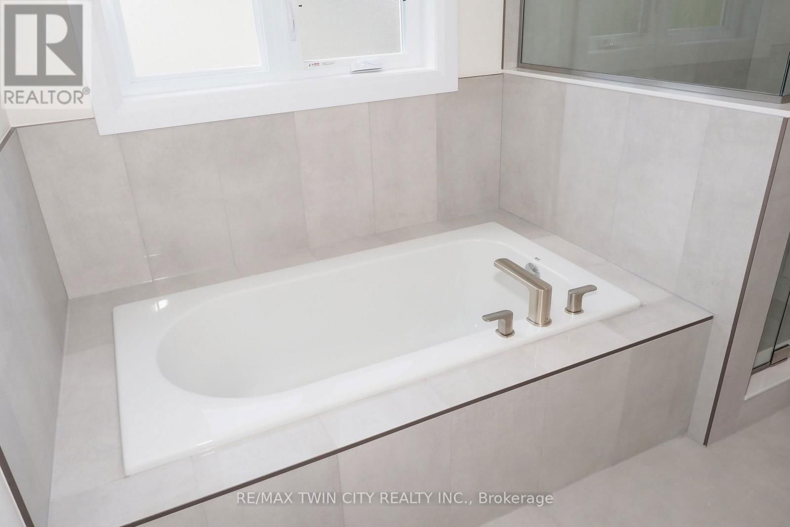 220 JEFFREY PLACE Image 31