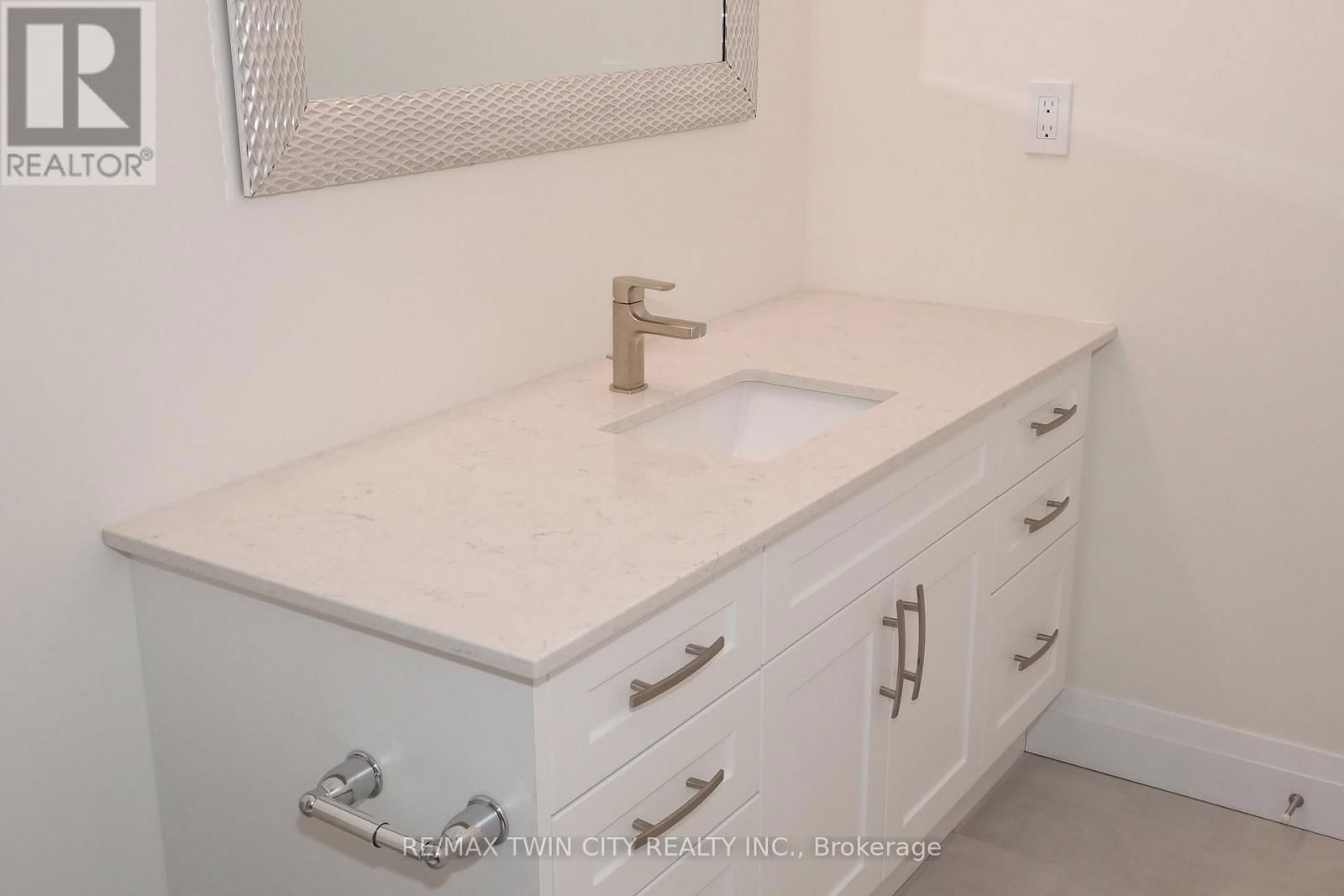220 JEFFREY PLACE Image 40