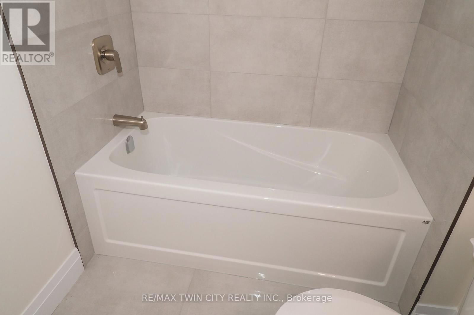 220 JEFFREY PLACE Image 41