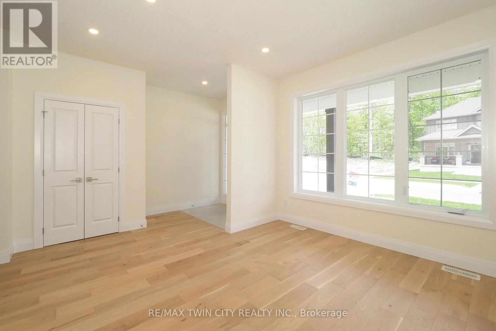 220 JEFFREY PLACE Image 6