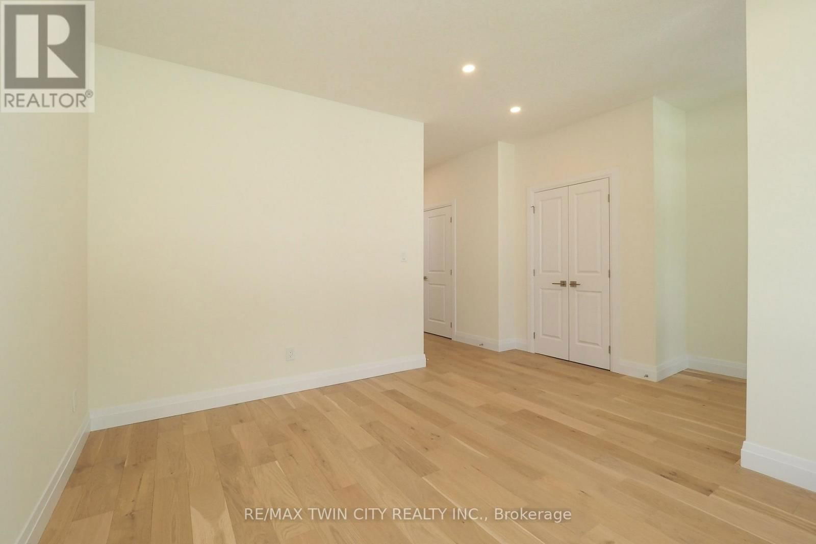 220 JEFFREY PLACE Image 7