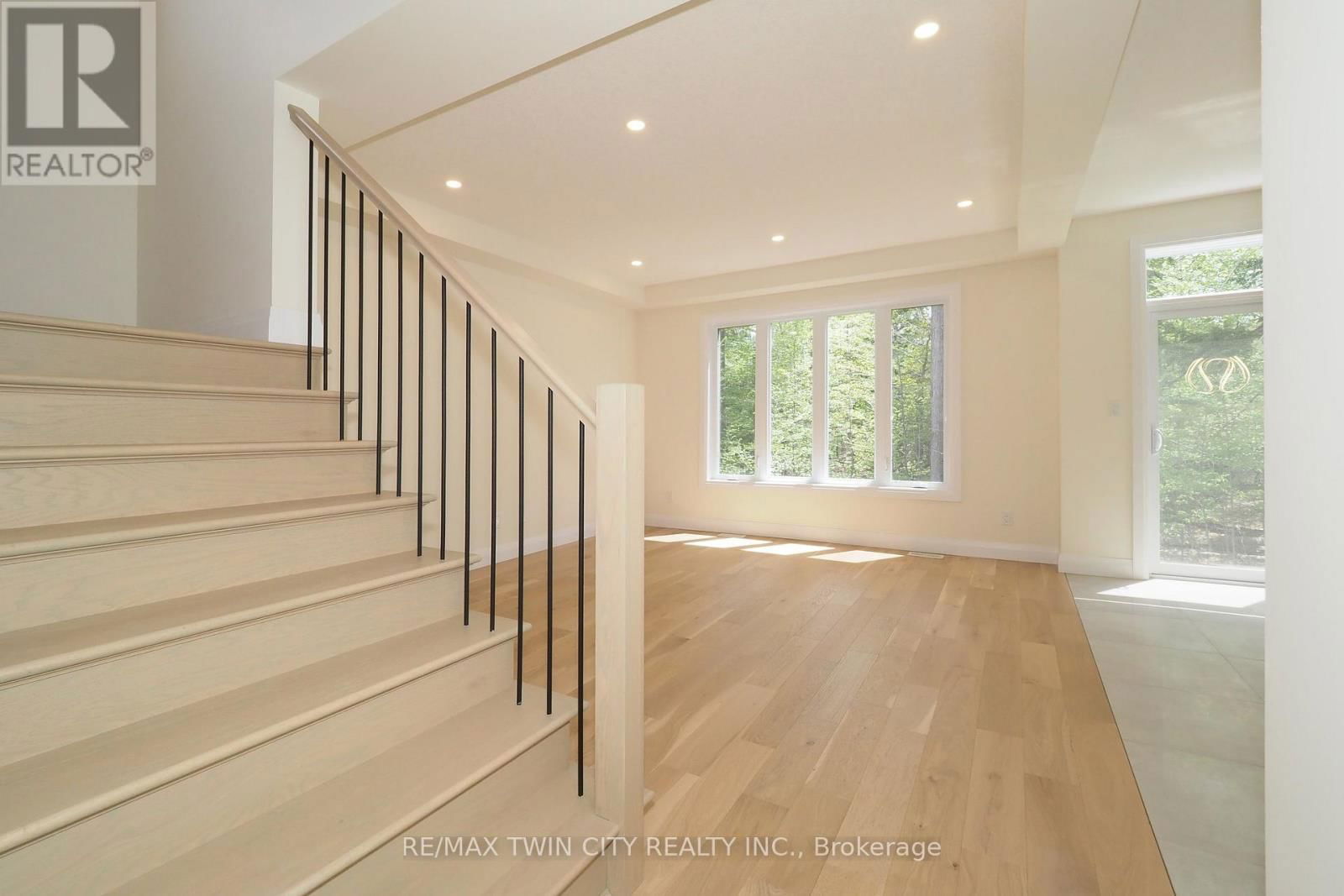 220 JEFFREY PLACE Image 8