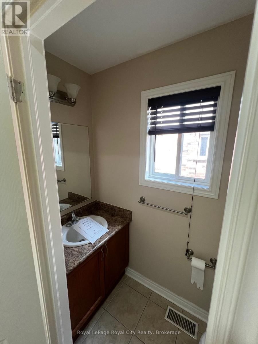 47 SIMMONDS DRIVE Image 12