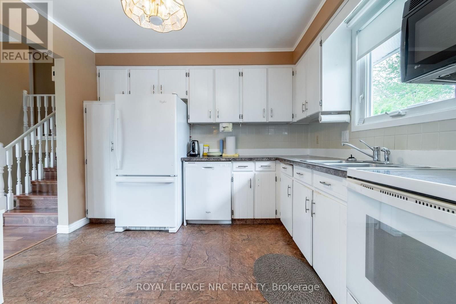 7404 SANDY COURT Image 9
