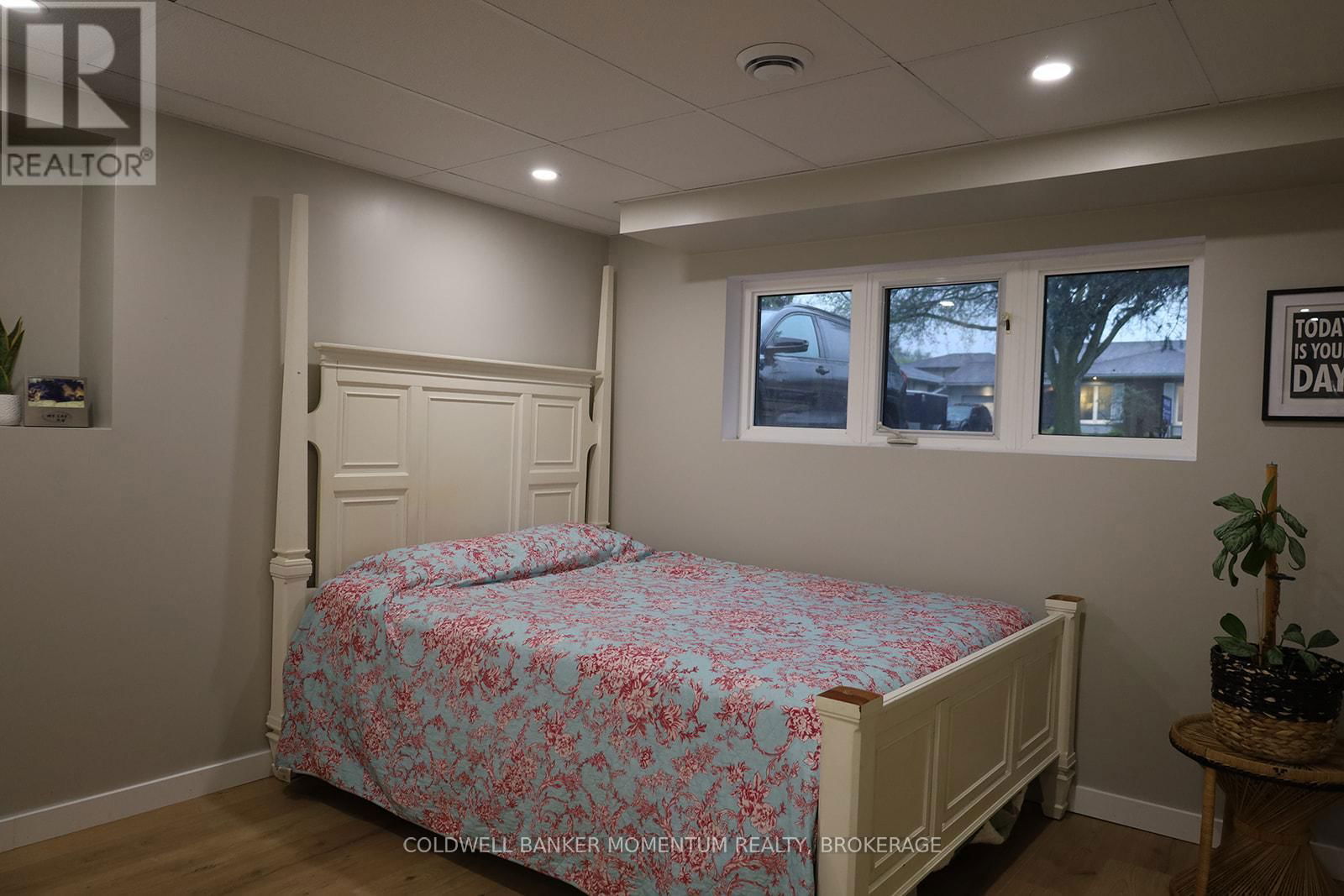 103 GLENAYR PLACE Image 32