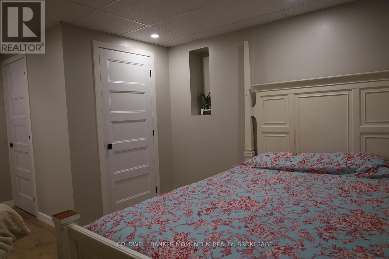 103 GLENAYR PLACE Image 33