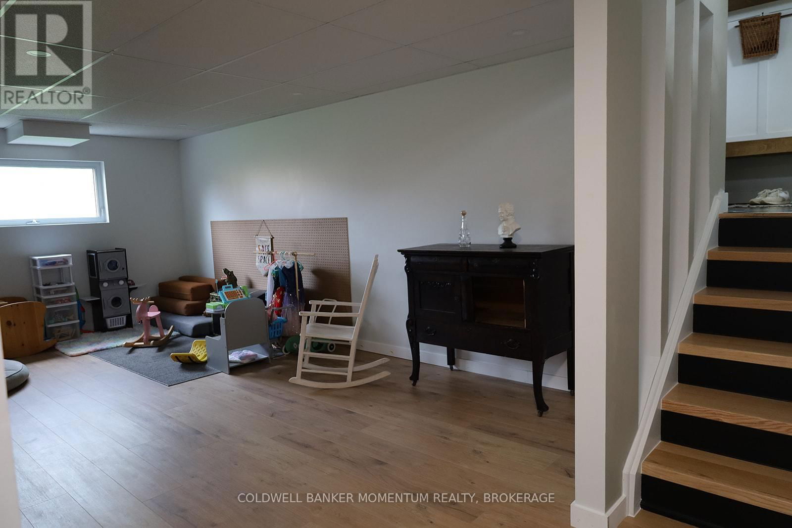 103 GLENAYR PLACE Image 34