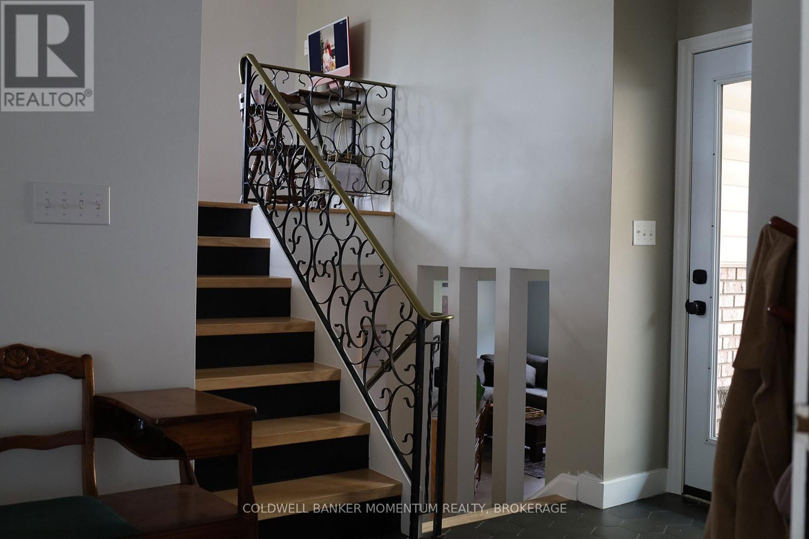 103 GLENAYR PLACE Image 4