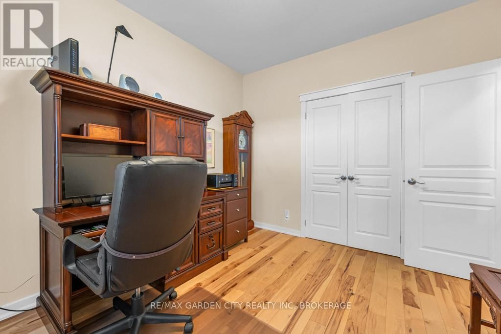 20 - 2880 KING STREET Image 17