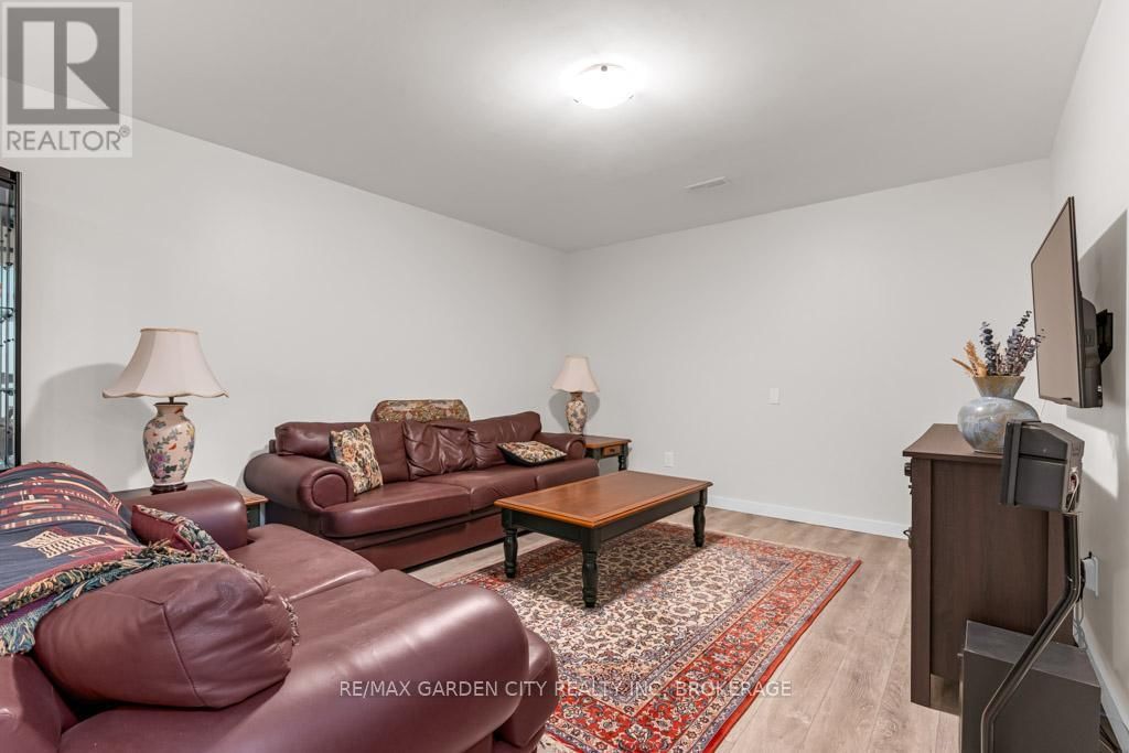 20 - 2880 KING STREET Image 23