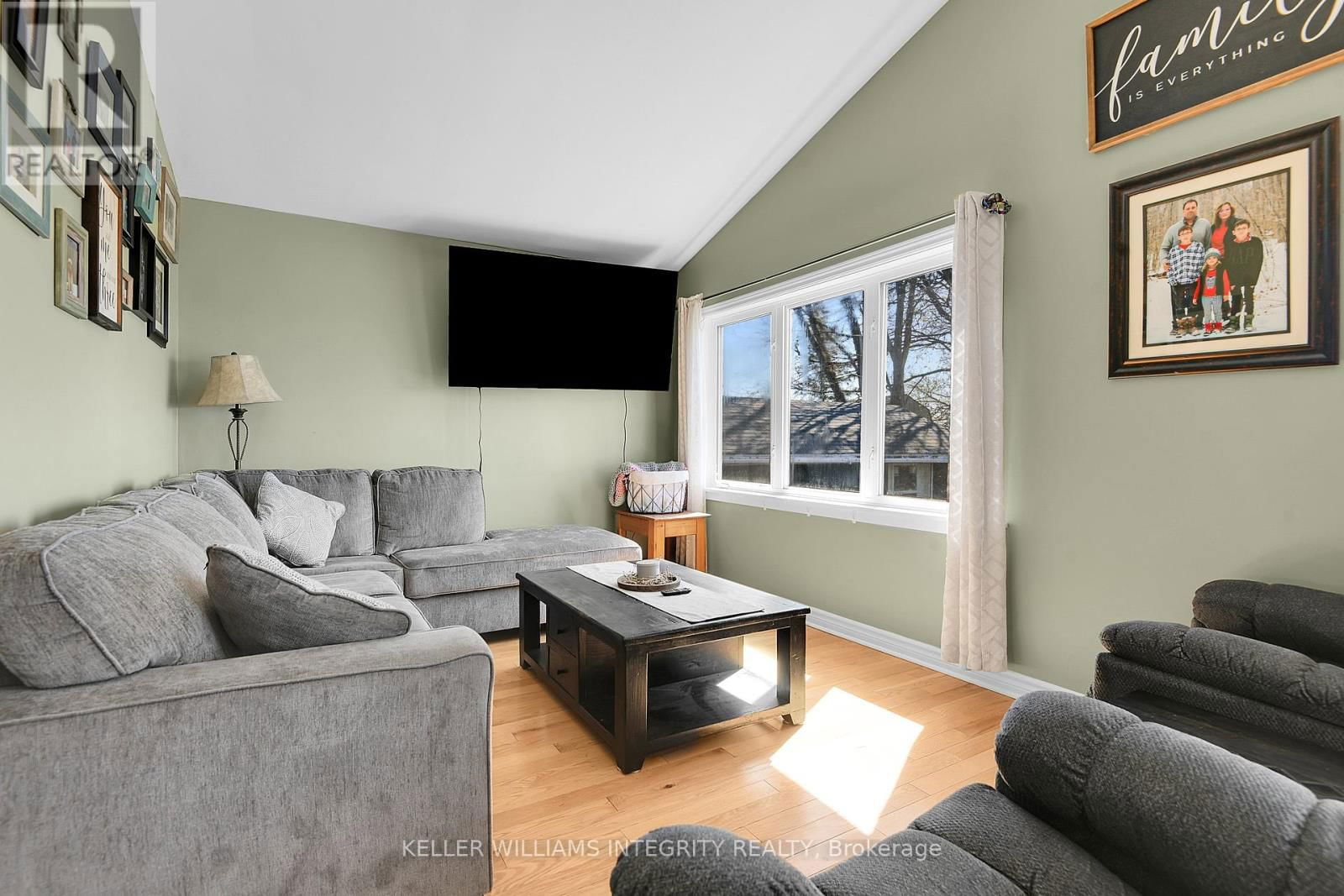 38 ST LAWRENCE STREET Image 14