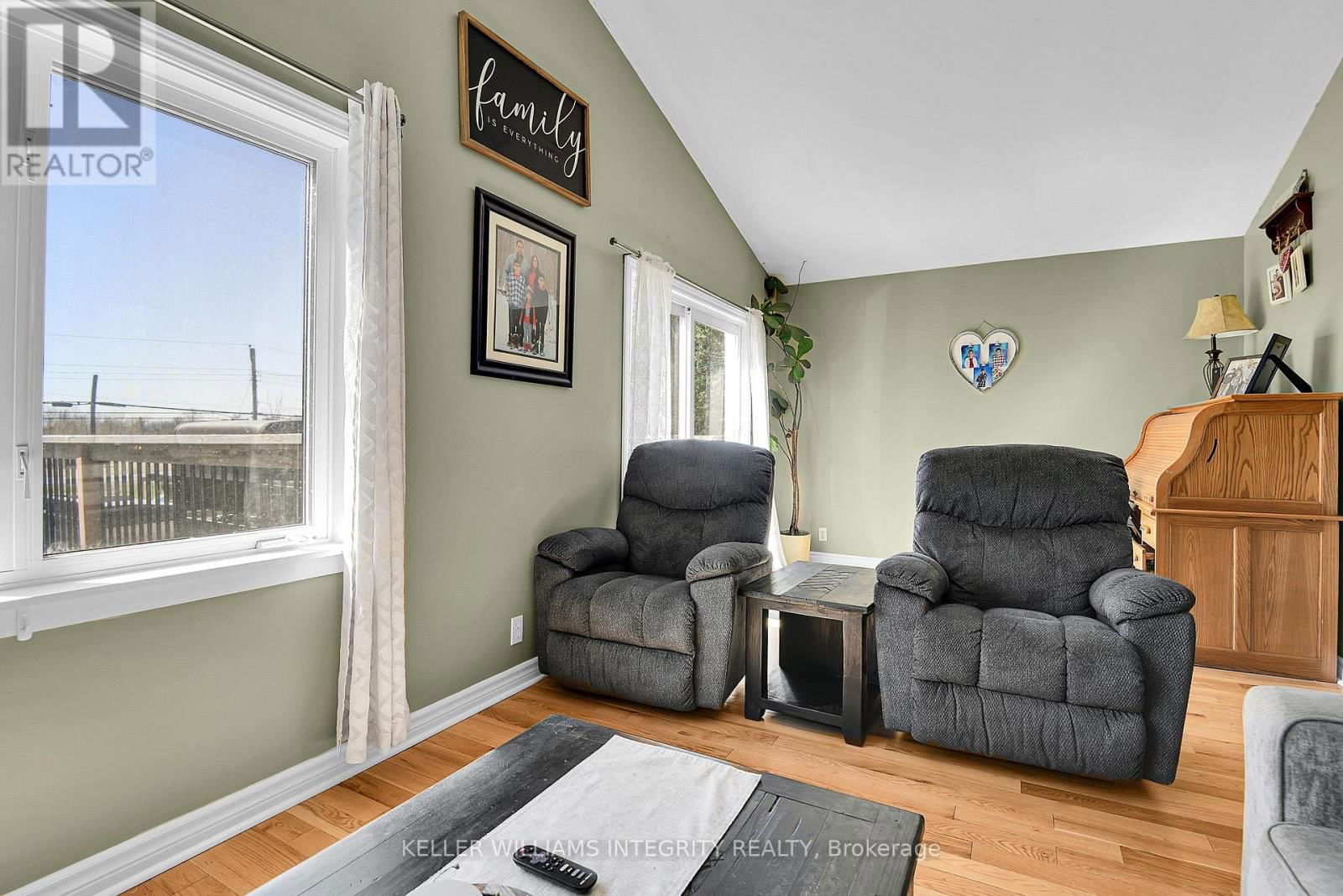 38 ST LAWRENCE STREET Image 16