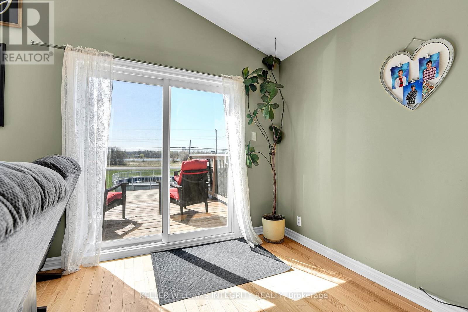 38 ST LAWRENCE STREET Image 17