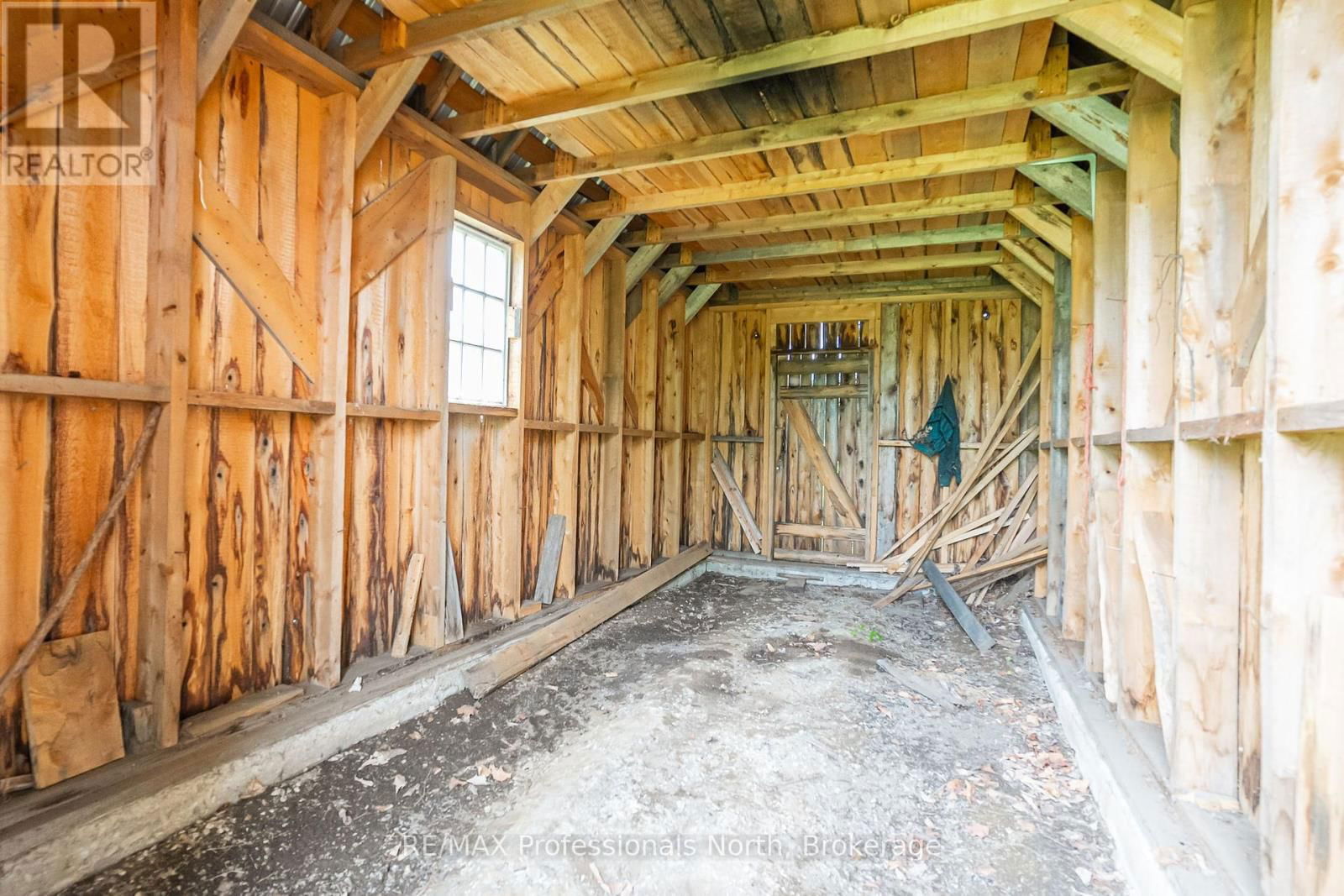 817 SCHUTT ROAD Image 13
