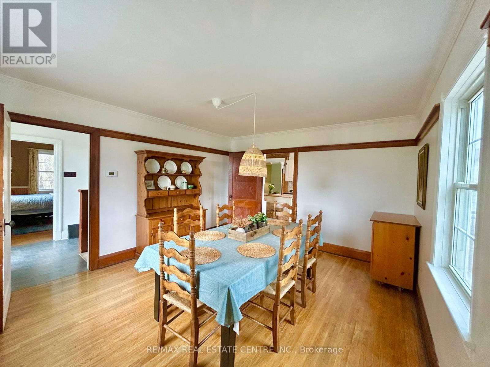 384323 20 SIDEROAD Image 11