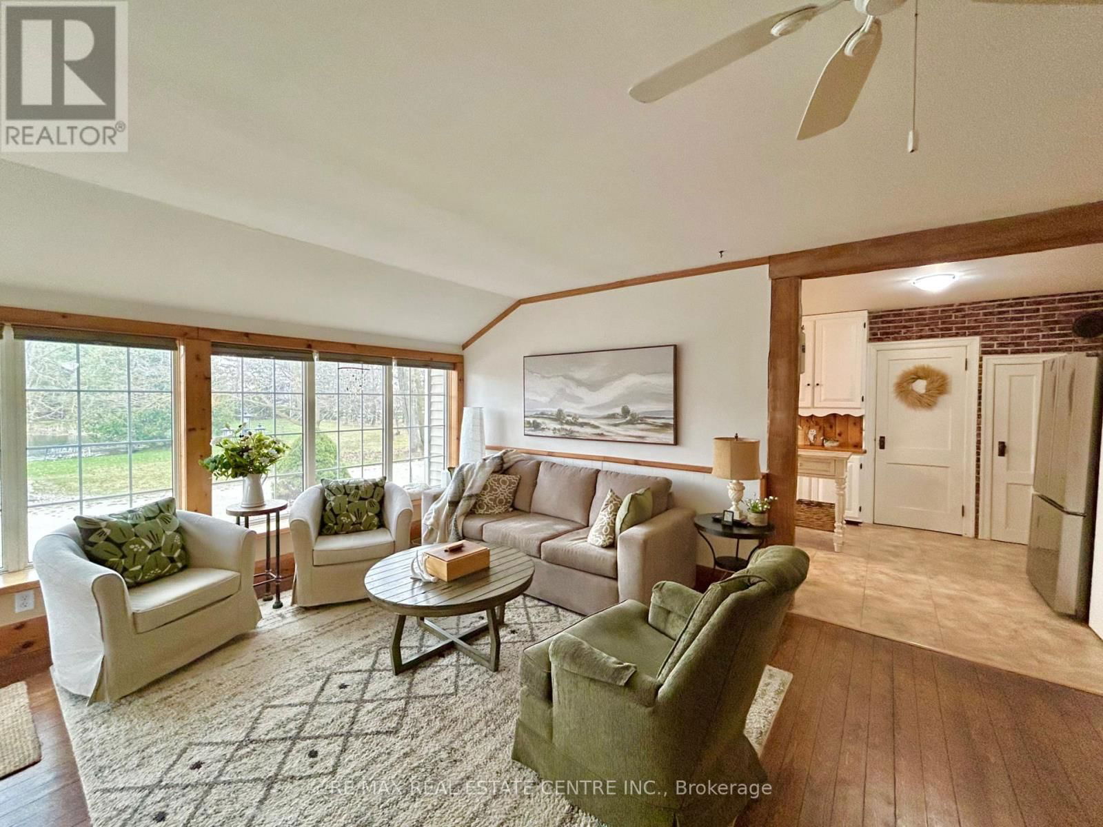 384323 20 SIDEROAD Image 17