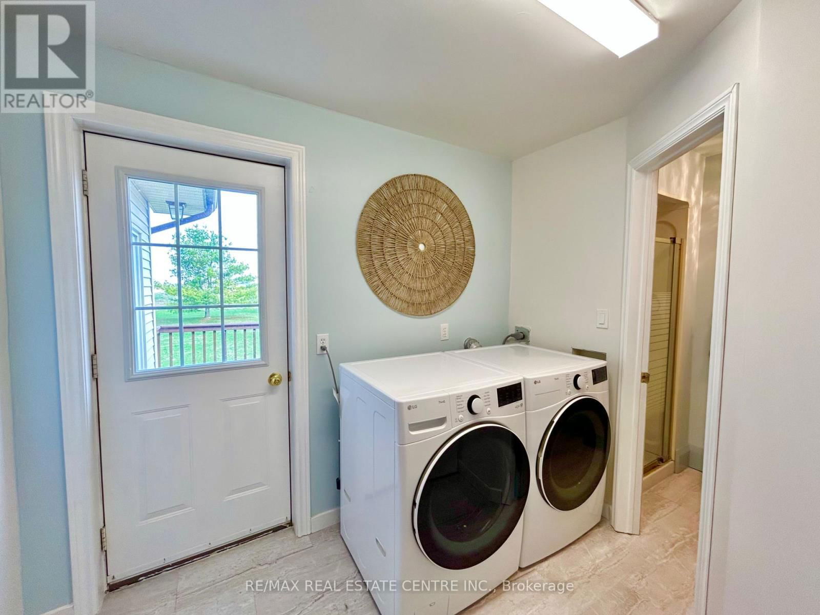 384323 20 SIDEROAD Image 24