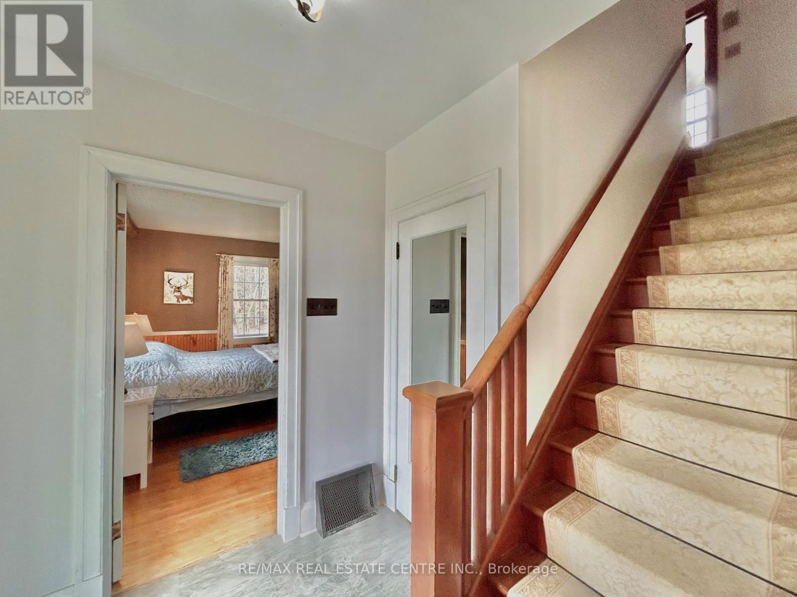 384323 20 SIDEROAD Image 35