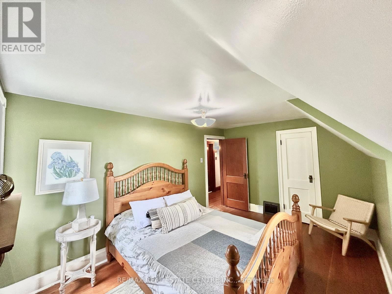 384323 20 SIDEROAD Image 36