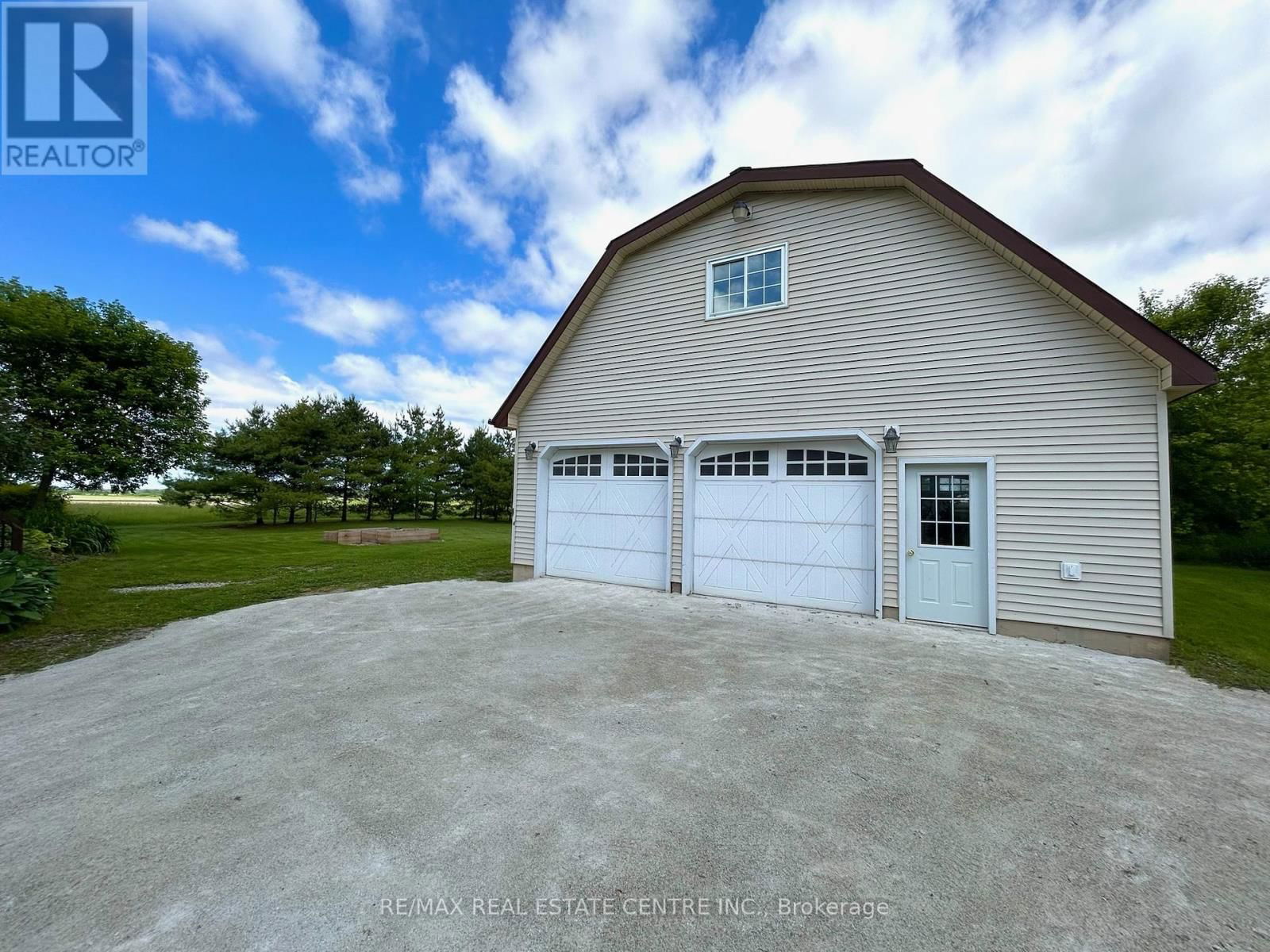 384323 20 SIDEROAD Image 7
