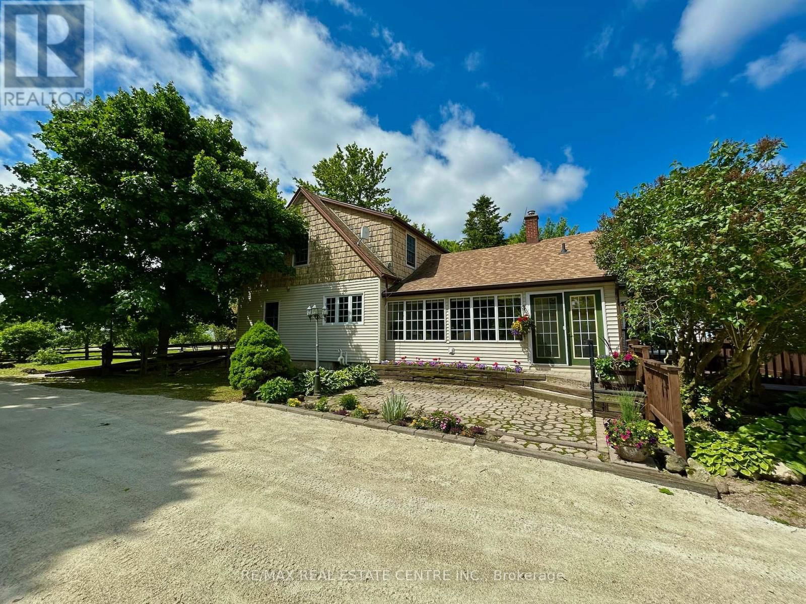 384323 20 SIDEROAD Image 8