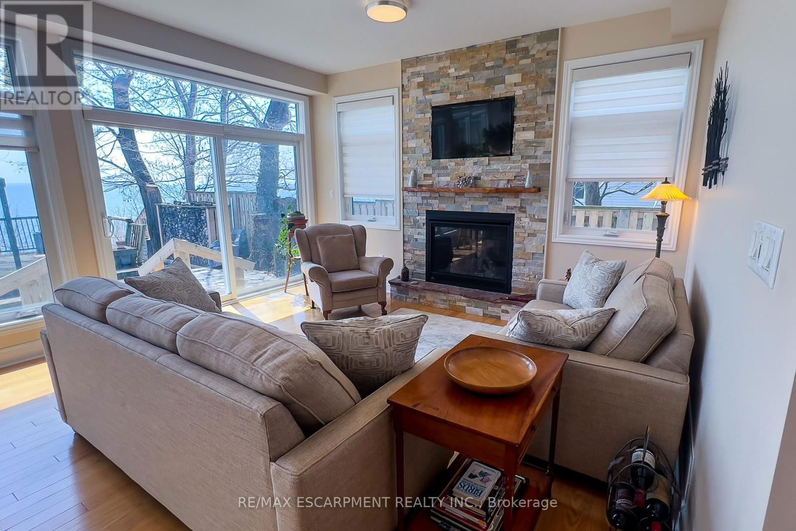 72 LAKESIDE DRIVE Image 12