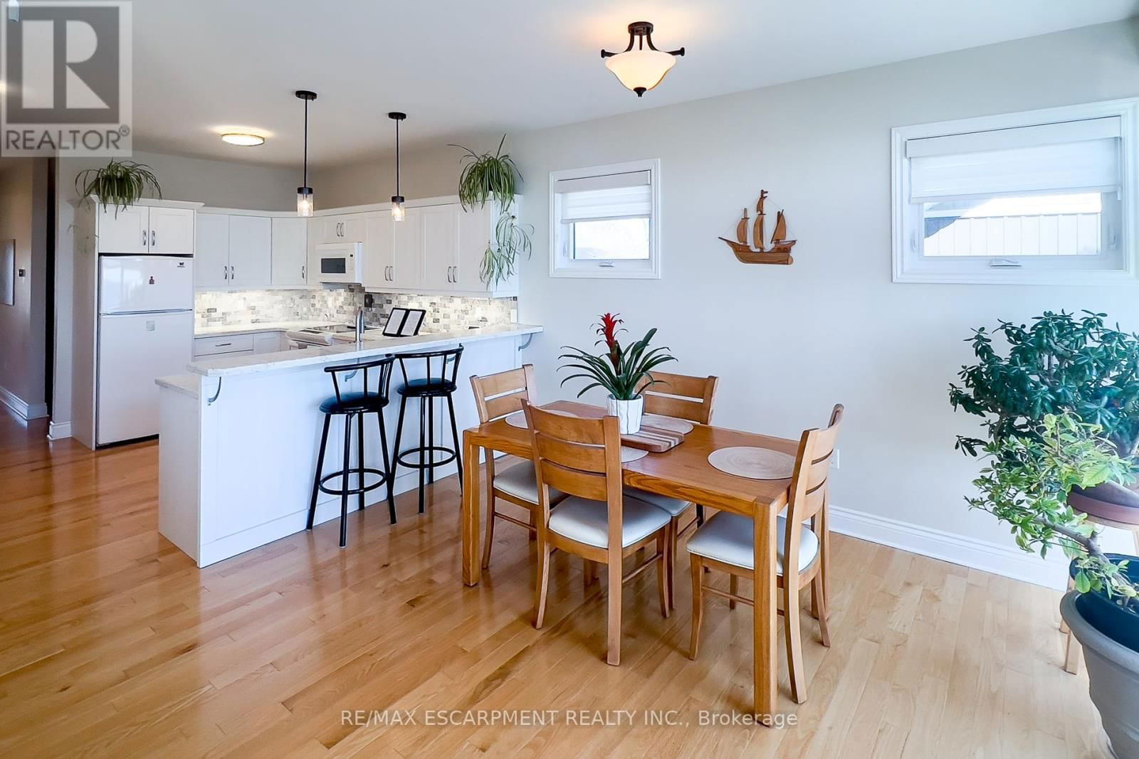 72 LAKESIDE DRIVE Image 16