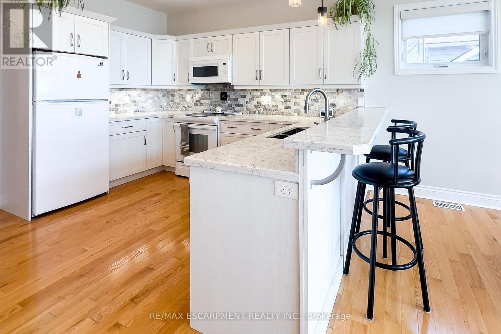 72 LAKESIDE DRIVE Image 17