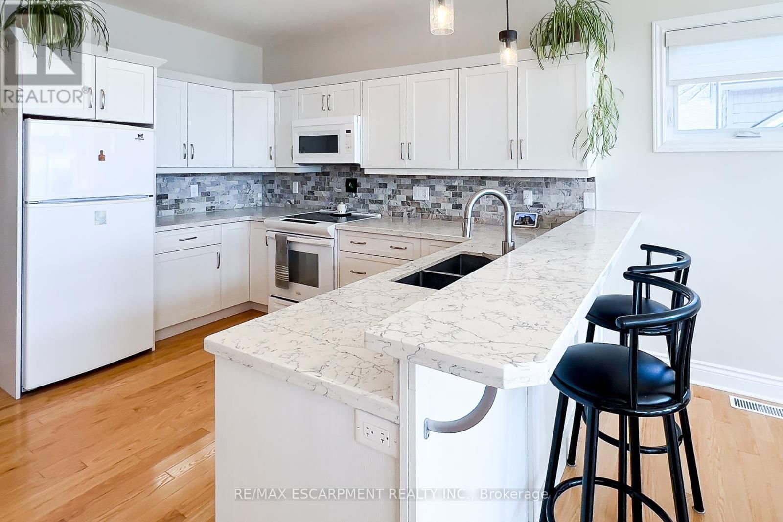 72 LAKESIDE DRIVE Image 18