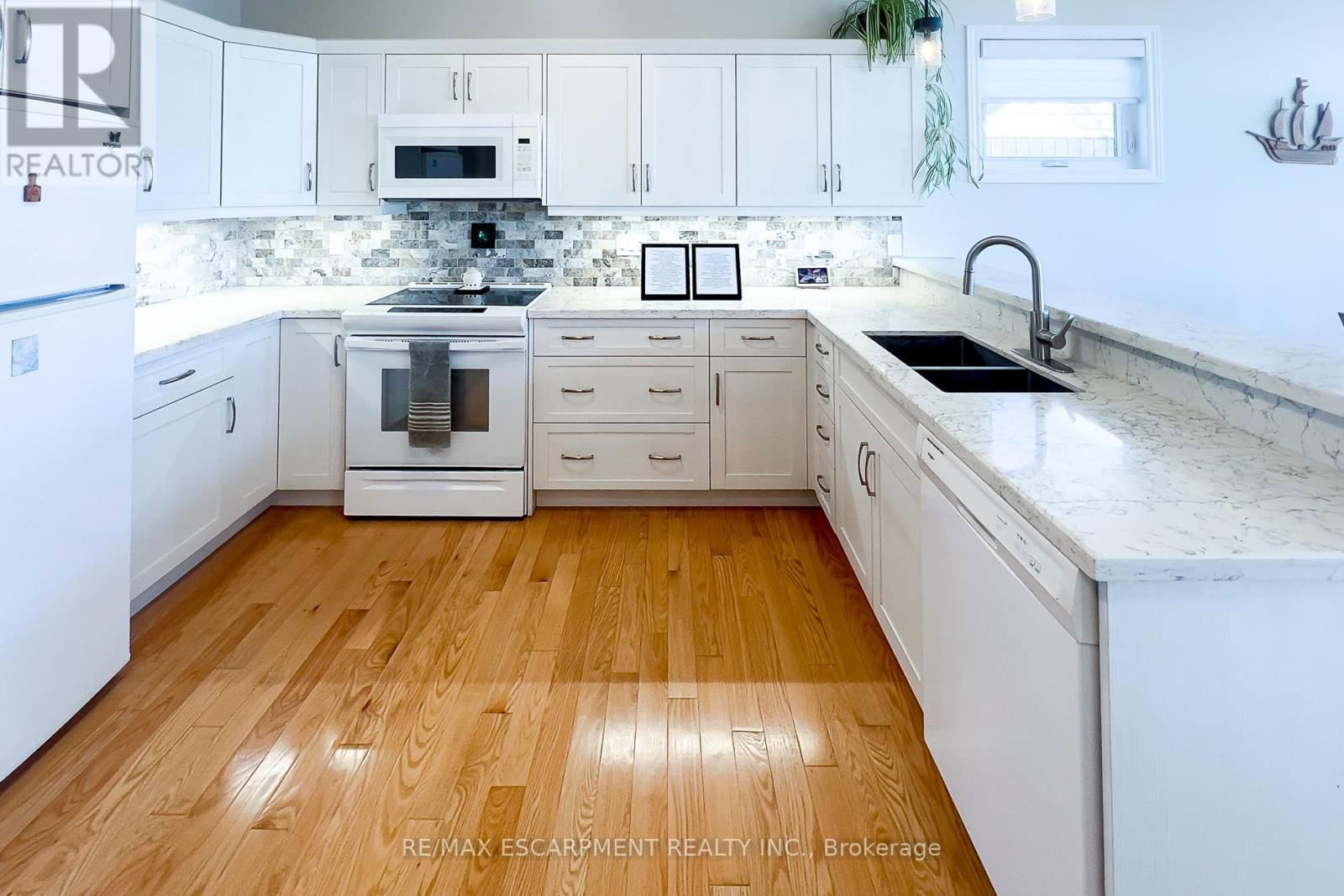 72 LAKESIDE DRIVE Image 19