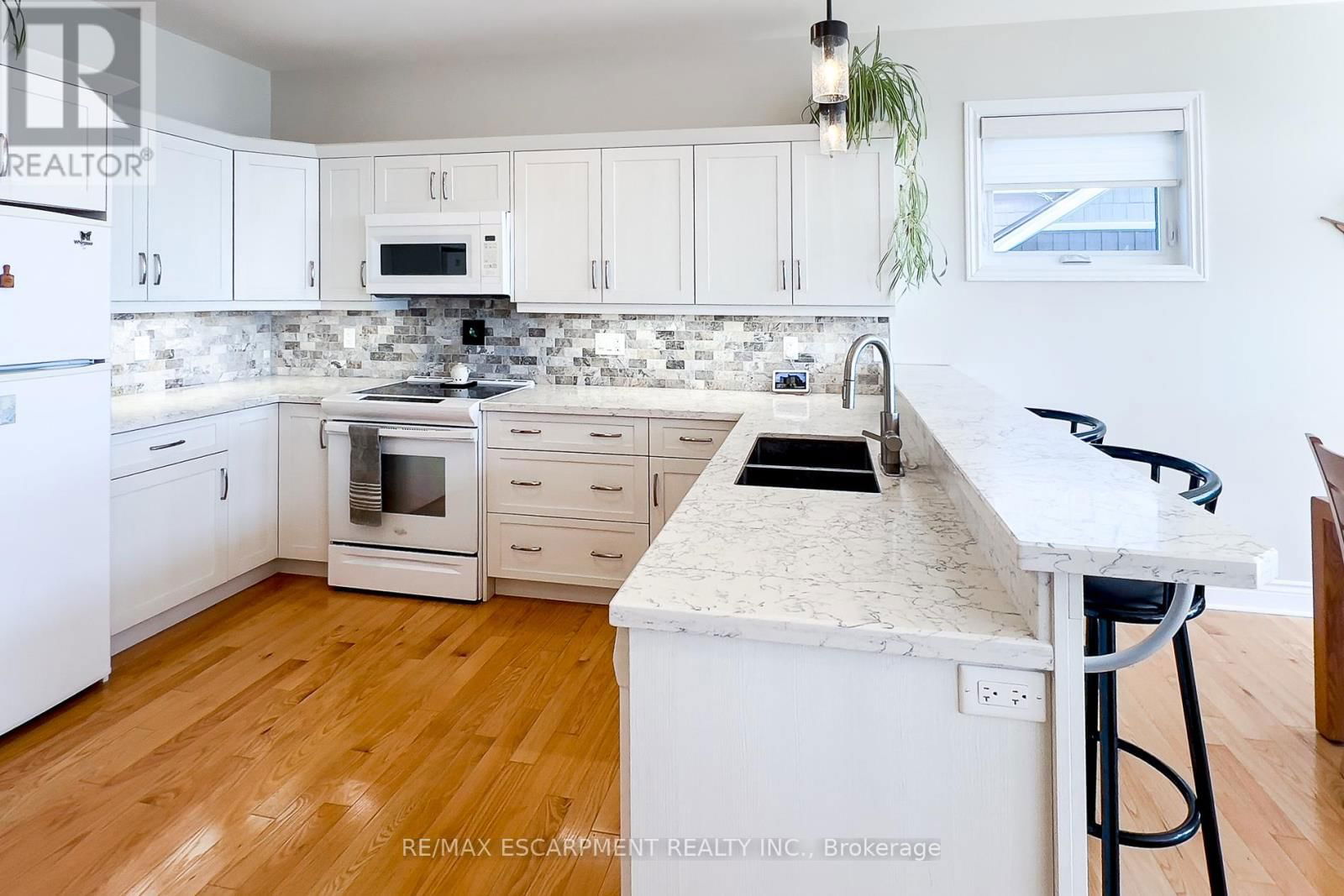 72 LAKESIDE DRIVE Image 20